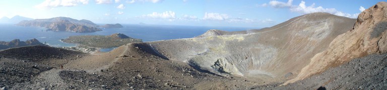 vulcano cratere 1 1.jpg